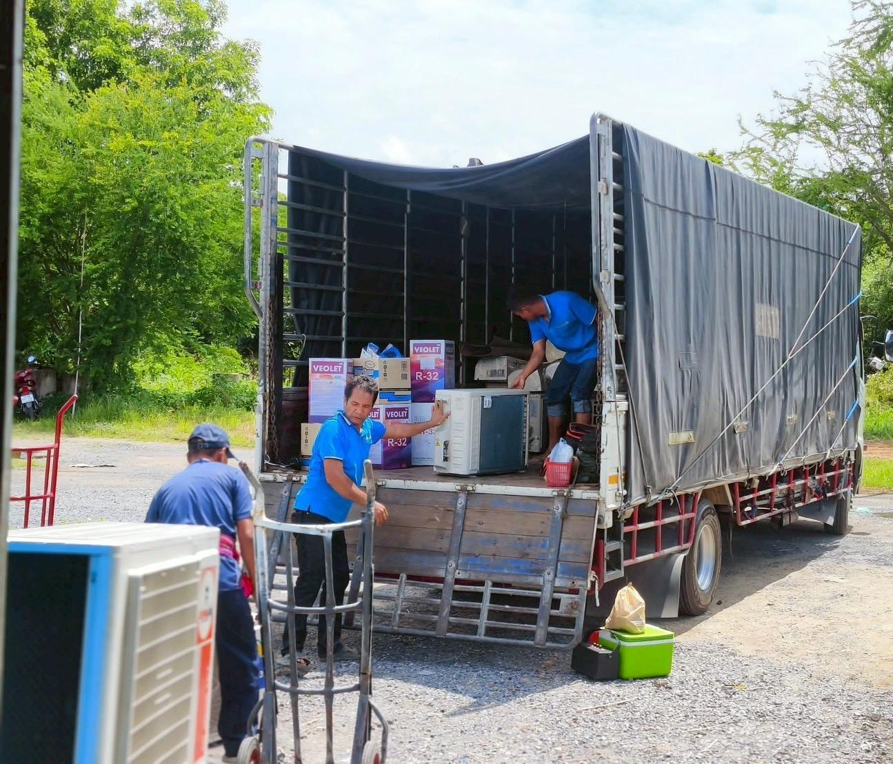 รถหกล้อรับจ้าง